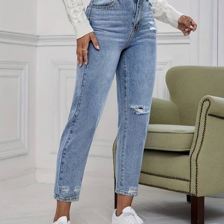 Kadın Açık Mavi Yırtık Detaylı Mom Fit Jean / Kot Pantolon